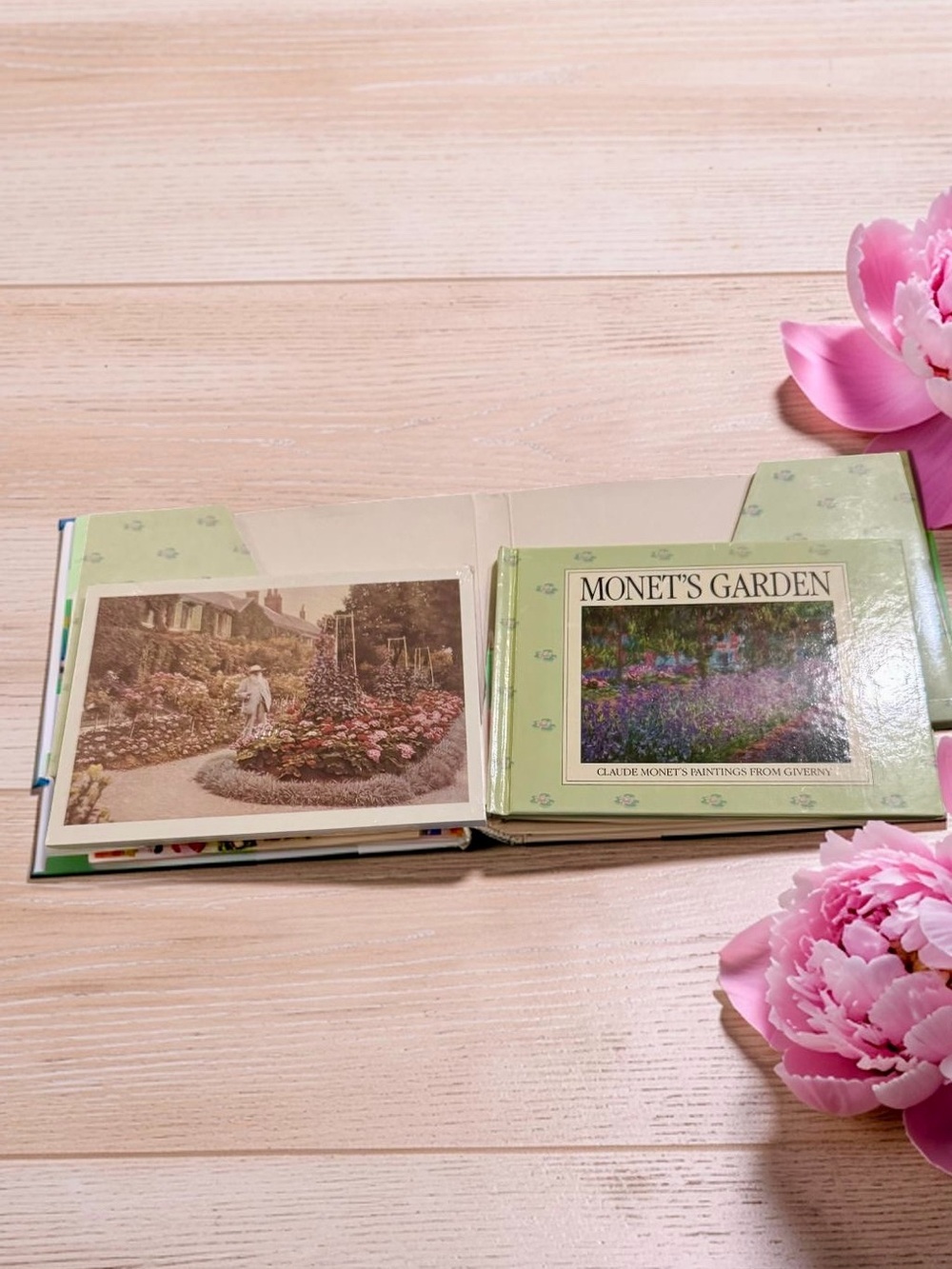 Monet's Garden 15 piece Art Cards,beautiful book with story behind each painting